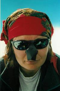 Anu Audse prillide ja ninakaitsega.