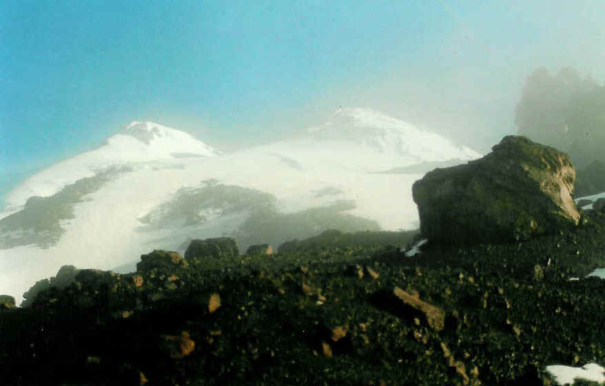 Elbrus. Vaade Prijut 11 laagrist.