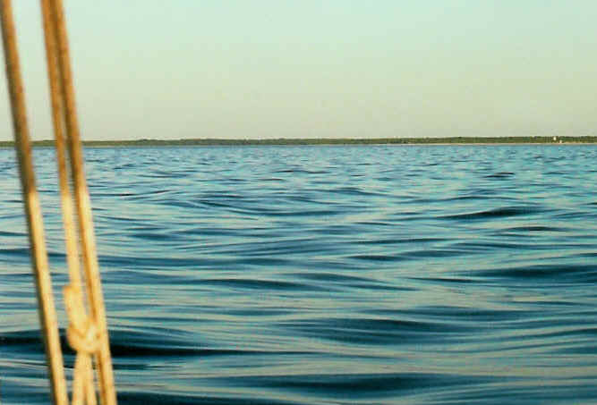 Pildi paremas servas on n�ha valge merem�rk, kus mind ootas "Sharan"